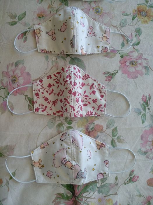 Vários máscaras para criança forradas