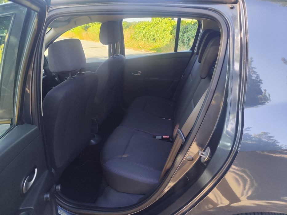 Renault Clio 1.5 DCI 5 lugares 5 lugares ar condicionado bom estado geral