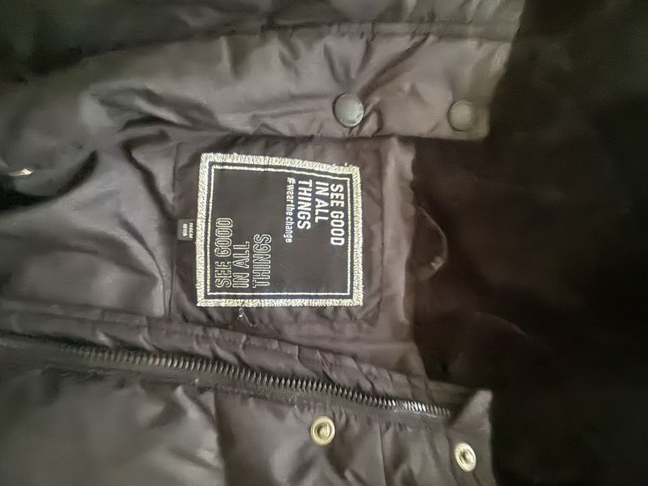 Czarna kurtka puchowa c&a 134/140