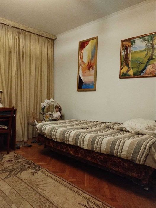 Продам трикімнатну квартиру на Скорини