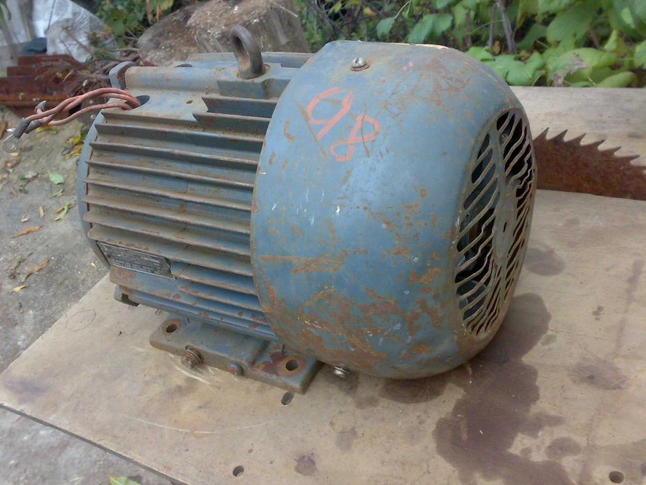 Электродвигатель 3.0 квт 705 об мин.  60кг. Новый.1988 г.