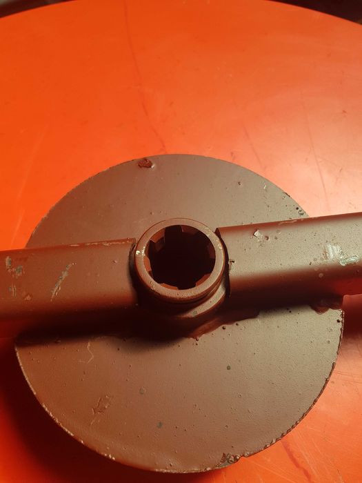 Zabierak bębna środkowy  boczny Rozrzutnik T-088 Fortschritt 204023.220   2024023.300