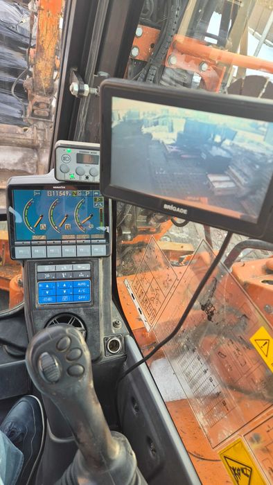 Komatsu PW98-MR8 2014r kompl. 7 łyżek