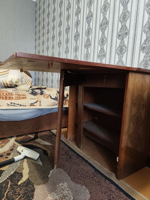 Продам великий стіл-книжку