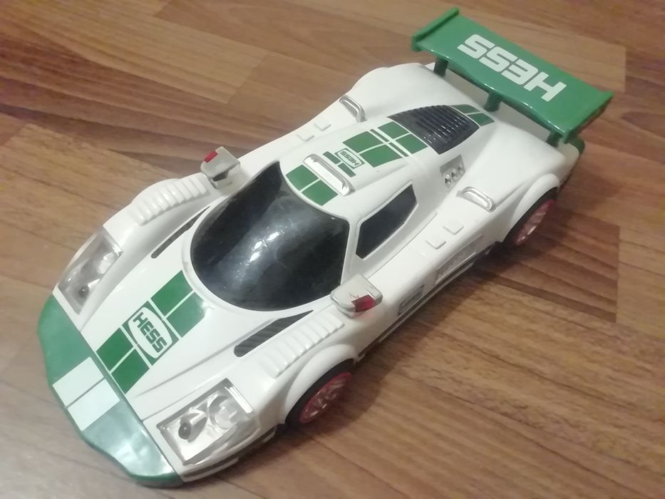 Дві спортивні машинки