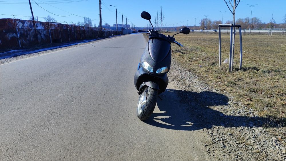 скутер Aprilia Area 51