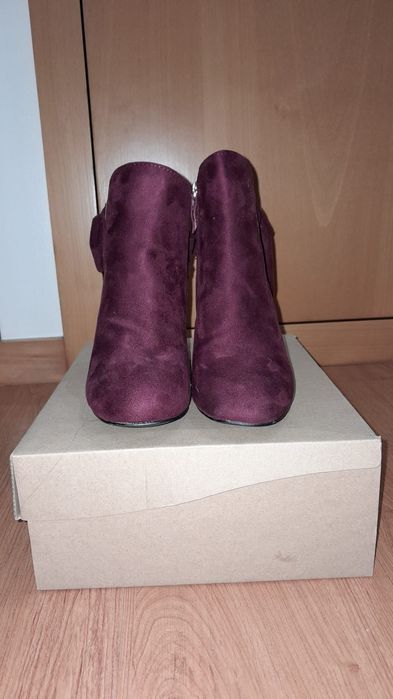 Botins Novos em camurça