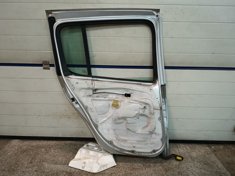 Renault Modus 04-08r drzwi lewe lewy tył tylne TED 69