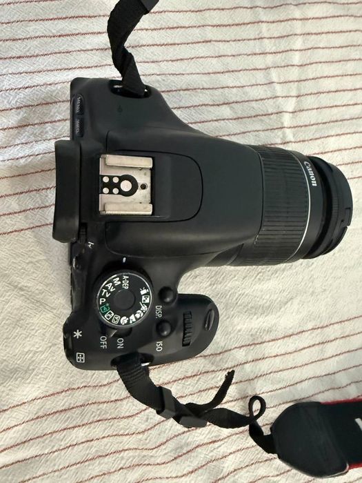 canon 600 D. Com objetiva e bolsa.