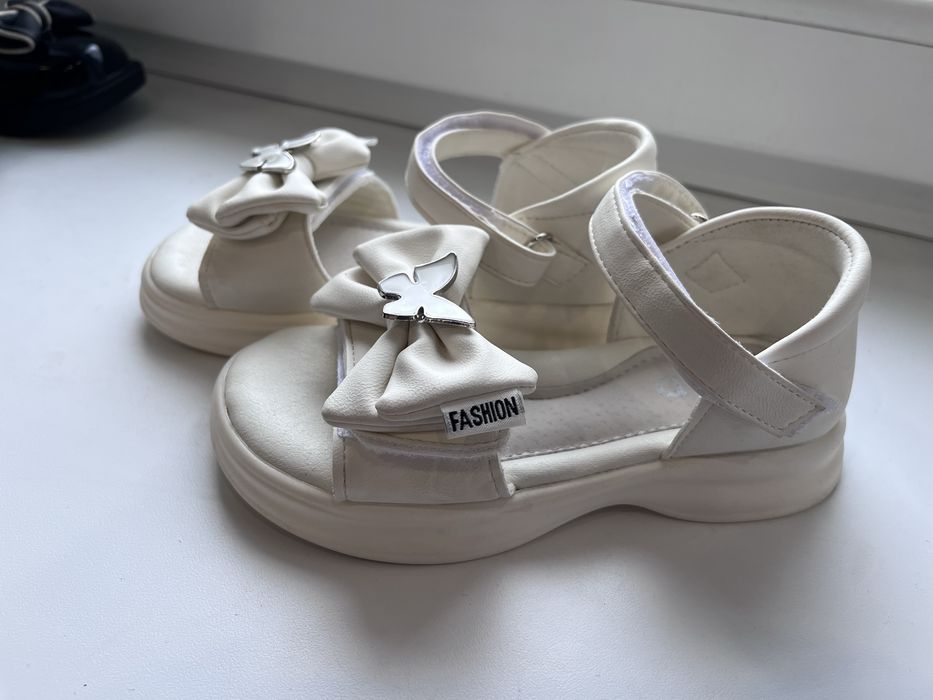 Сандалі для дівчинки