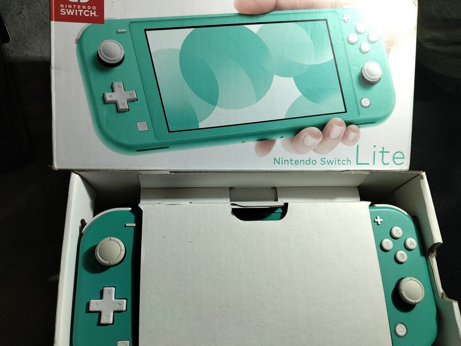 Vendo ou troco Nitendo Switch Lite com EA FC25