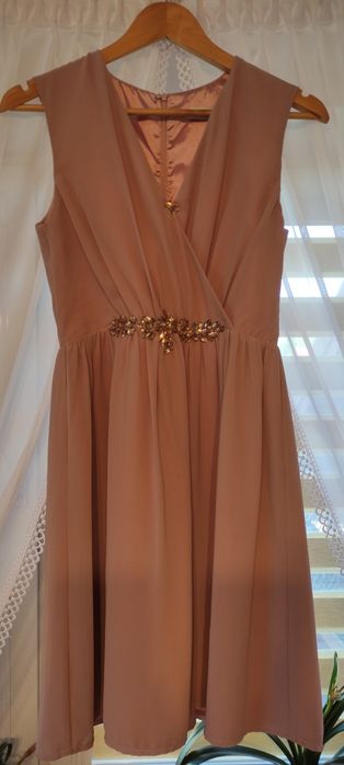 Piękna różowa sukienka M