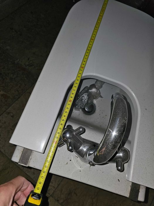 BIDÉ ROCA com tampa e torneira como novo em centro Cascais.