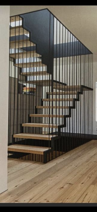 Schody stalowe wewnętrzne