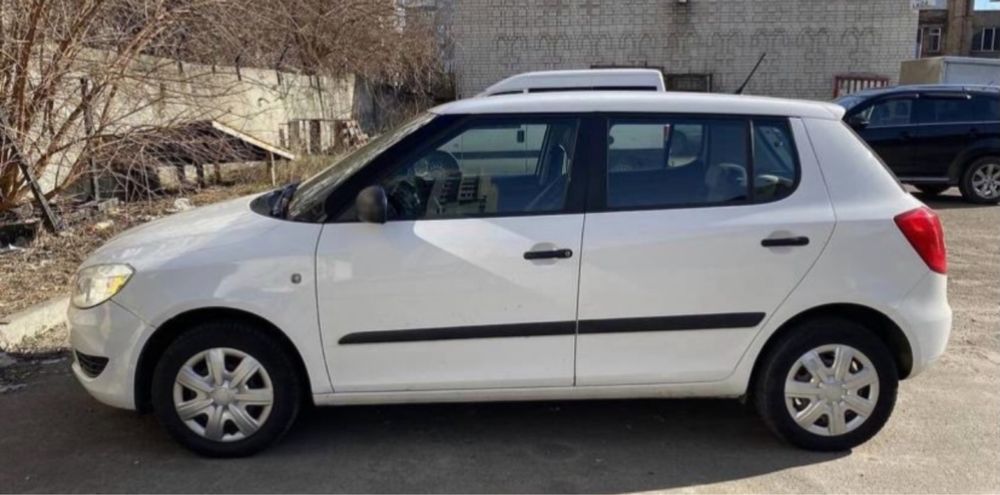 Аренда авто Skoda Fabia Фабія оренда фабия прокат