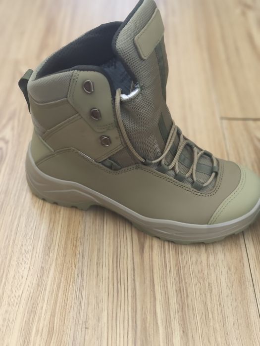 Продам зимові черевики 42р.