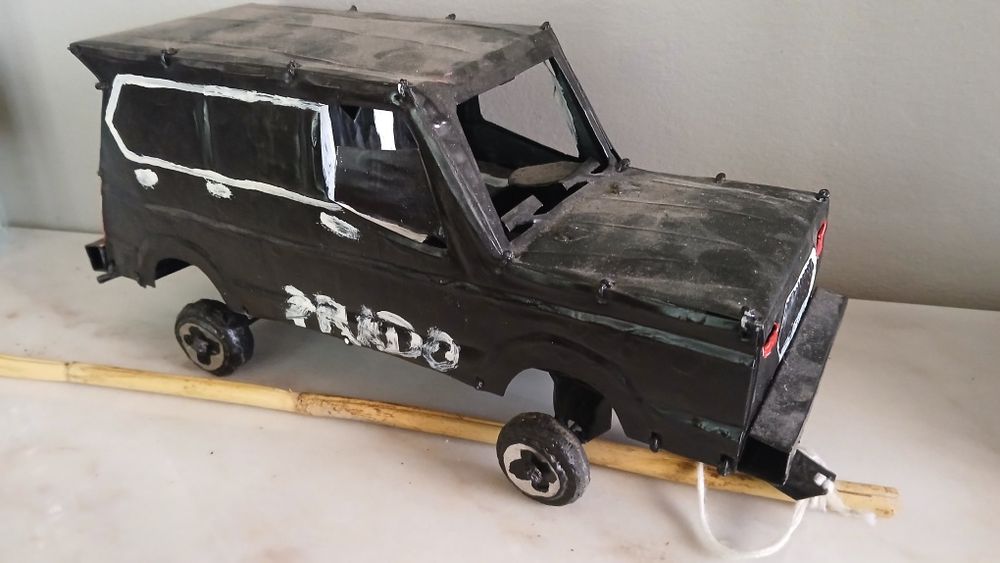 Carros de Brincar Artesanais em Lata – Origem Angola