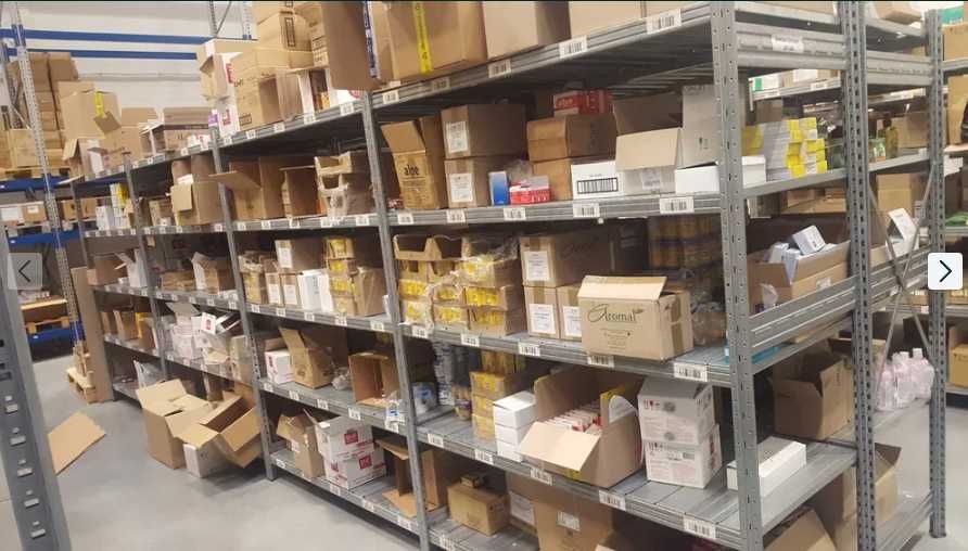 Поличковий стелаж для складу