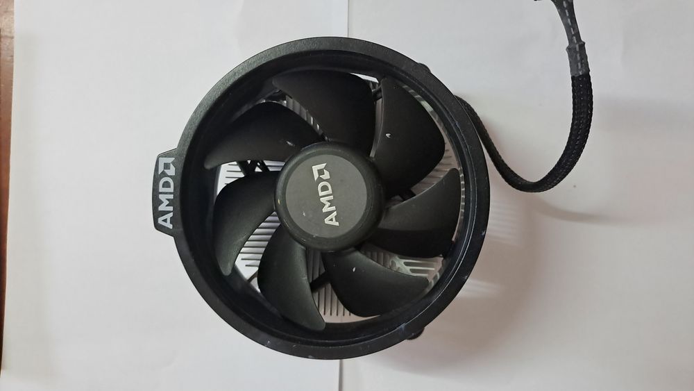 AMD Ryzen 3 3200G | Vega 8 | Cooler Original | Em bom estado!