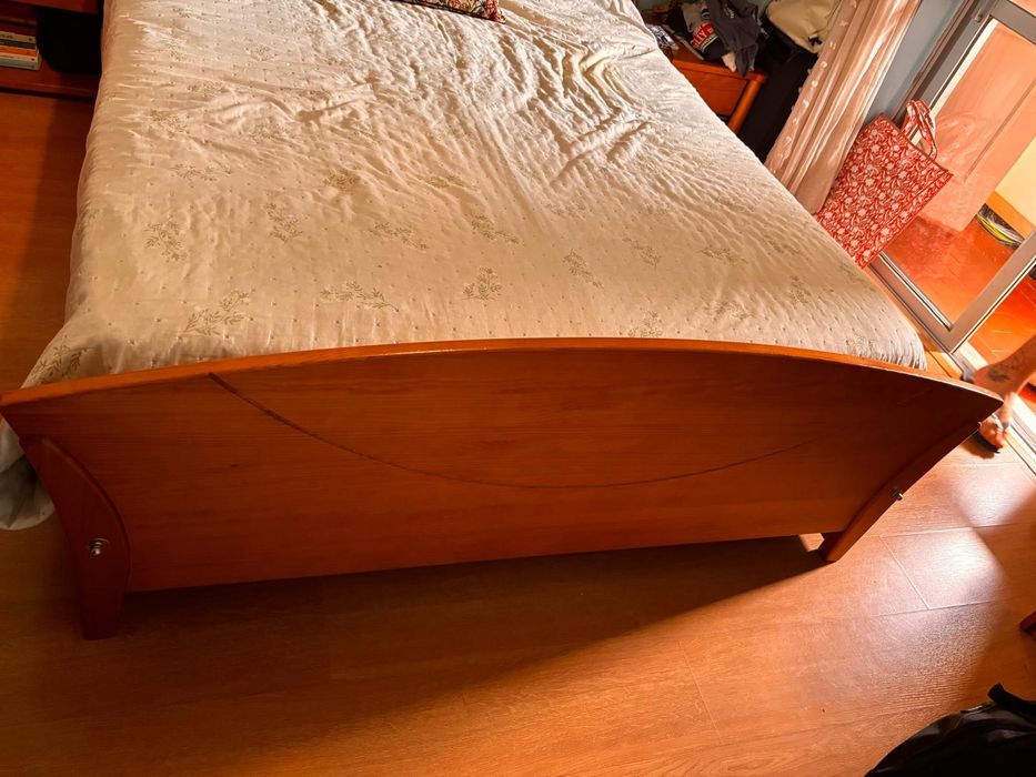 Cama c/arrumação madeira maciça-cerejeira