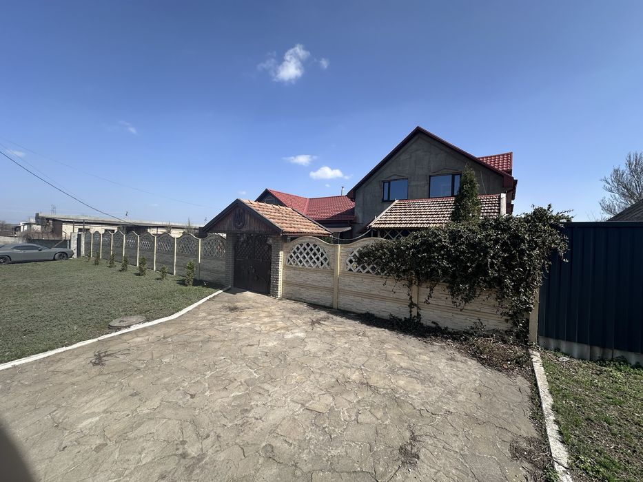 Житловий дім 240м.кв з підвалом - бомбосховищем.