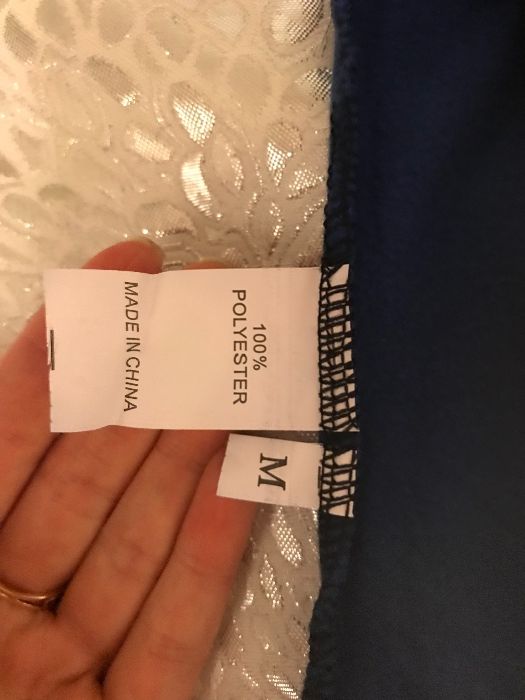 Sukienka optycznie wyszczuplająca