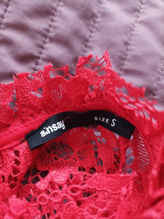 Sukienka koronkowa Sinsay S
