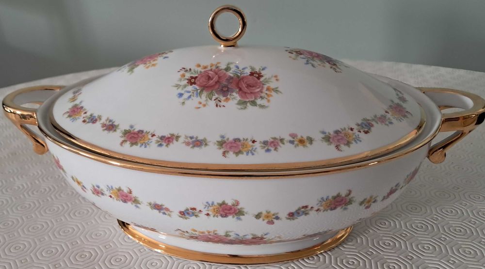Terrina com tampa da Limoges e travessa