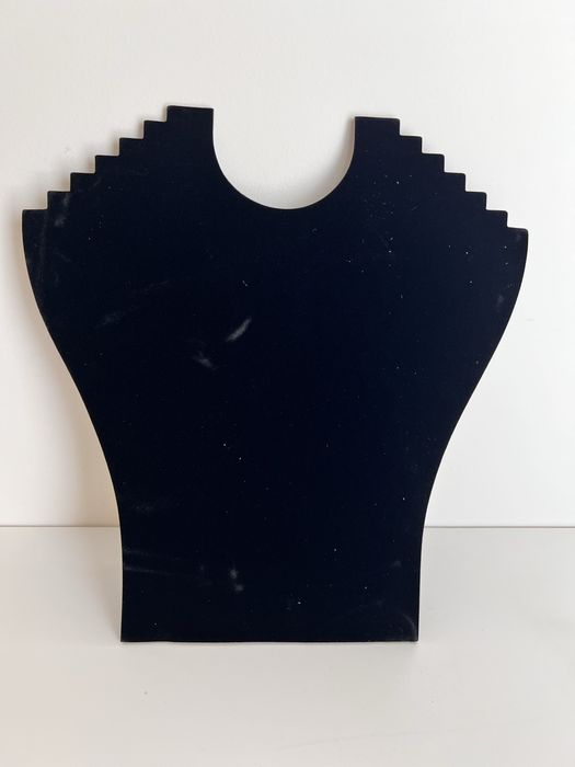 expositores e acessórios essenciais para joias