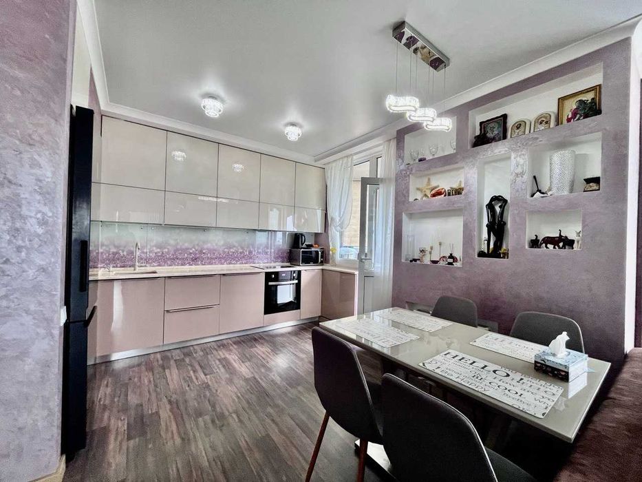 ПРОДАЖ великої 2-кімнатної квартири в Центрі міста (р-н Градецький)