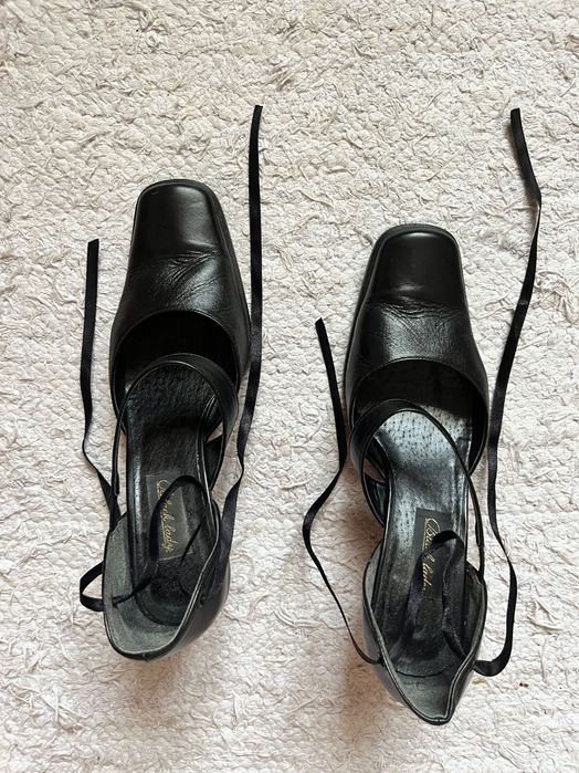 Buty na obcasie czarne wiązane na kostce 37