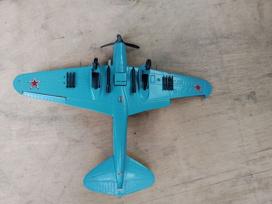 штурмовик Ил -2 металл СССР 1/72