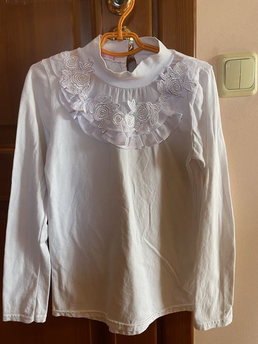 Водолазка блузка біла нарядна на9-11 р на дівчинку трикотаж