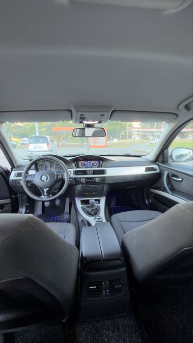 Bmw 318  (Lci) .