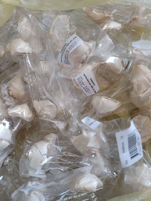 szpilki rożyczki ecru 70 sztuk z cyrkonią