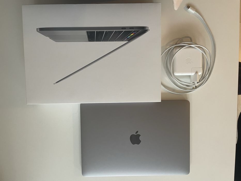 Macbook Pro 2017 i5 512 GB stan doskonaly
