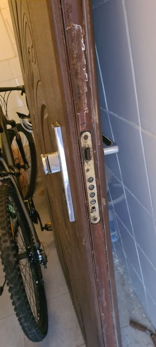 Двері броньовані важкі без лиштви