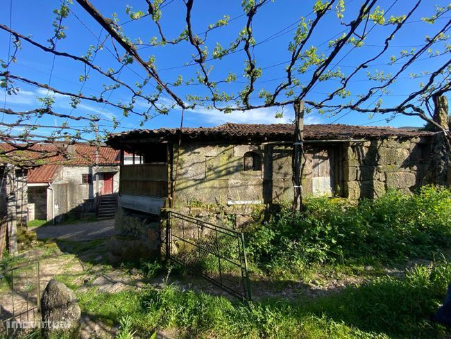 Moradia T2 para venda em Azias, Ponte da Barca, Viana do Castelo