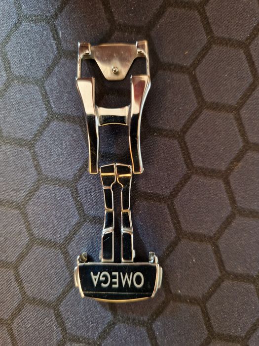 Zapiecie motylkowe 18mm połysk.