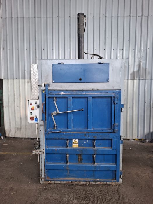 Belownica prasa zgniatarka do folii kartonu makulatury odpadów 25 ton