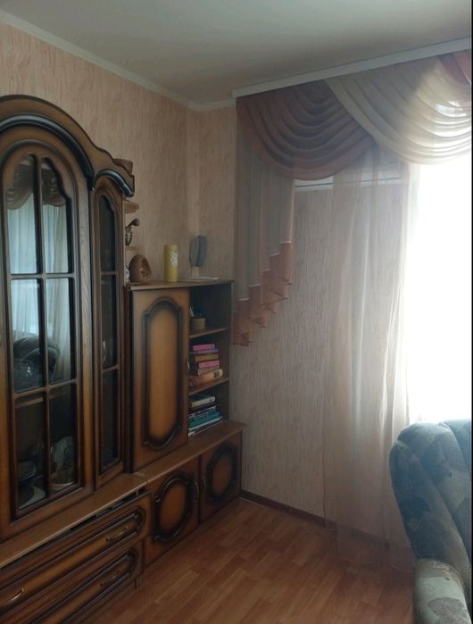 Продається 2 кімнатна , 54 м, вул. Дніпровська.