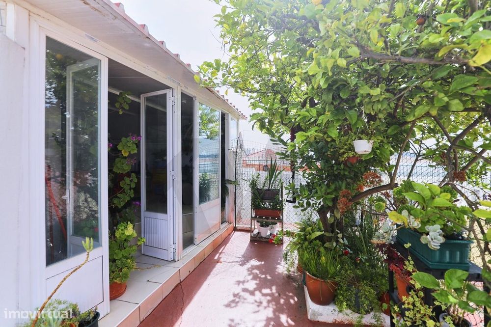 T2 com terraço e vista de mar - Cruz Quebrada