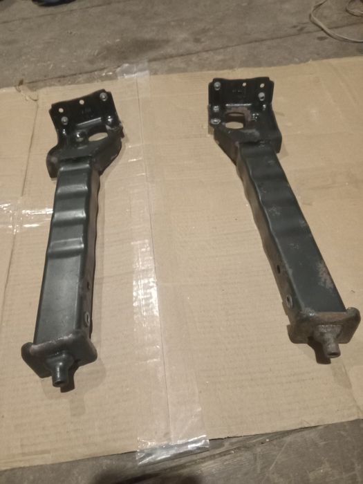 Кронштейн балки.кріплення нижнє меган 3