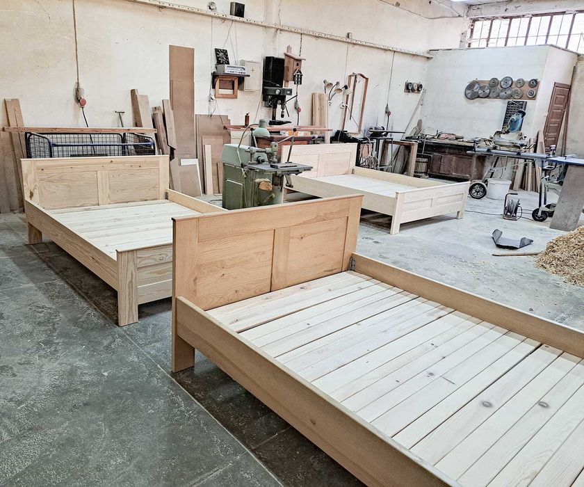 Łóżko drewniane dębowe jesionowe masywne lite drewno taborety stołki stoły