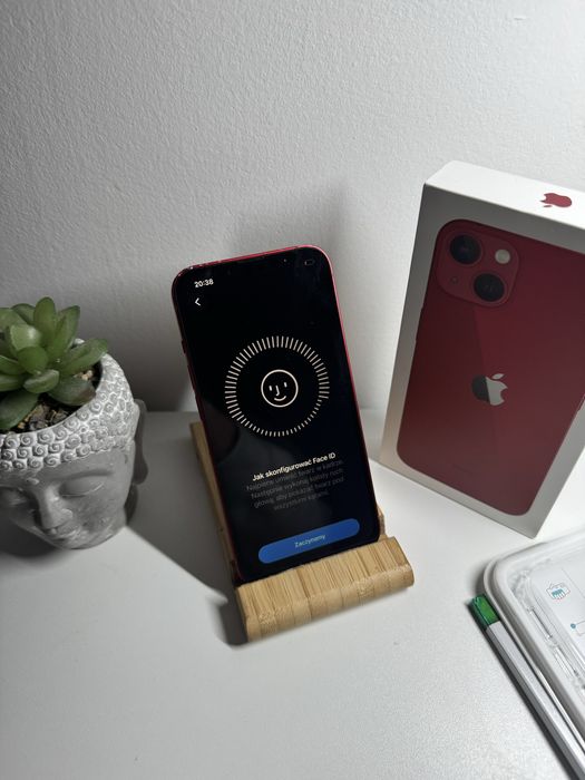 Iphone 13 product red