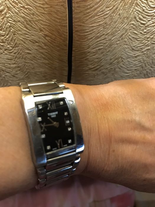 Часы  Швейцарские женские с  8 брильянтами Tissot