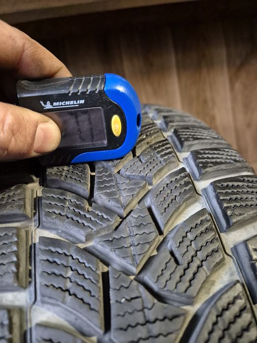 215/65/16 Dunlop para zima 7,7mm 17r