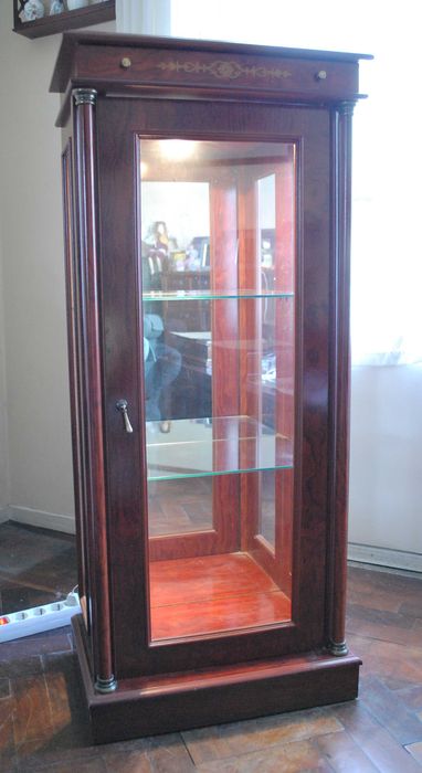 Móvel expositor / Vitrine de sala, com iluminação