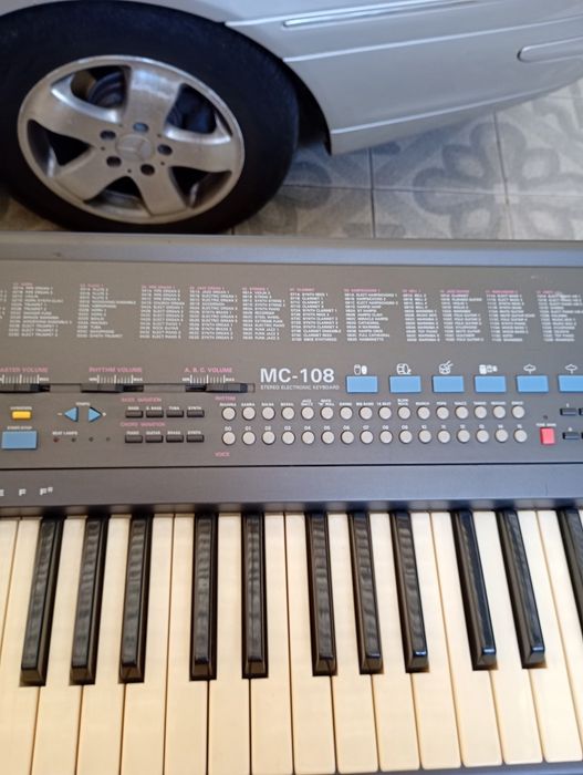 Piano  MC-108 ..