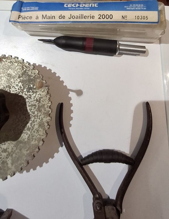 Fieiras, cadinho para fundir , tenaz, suporte